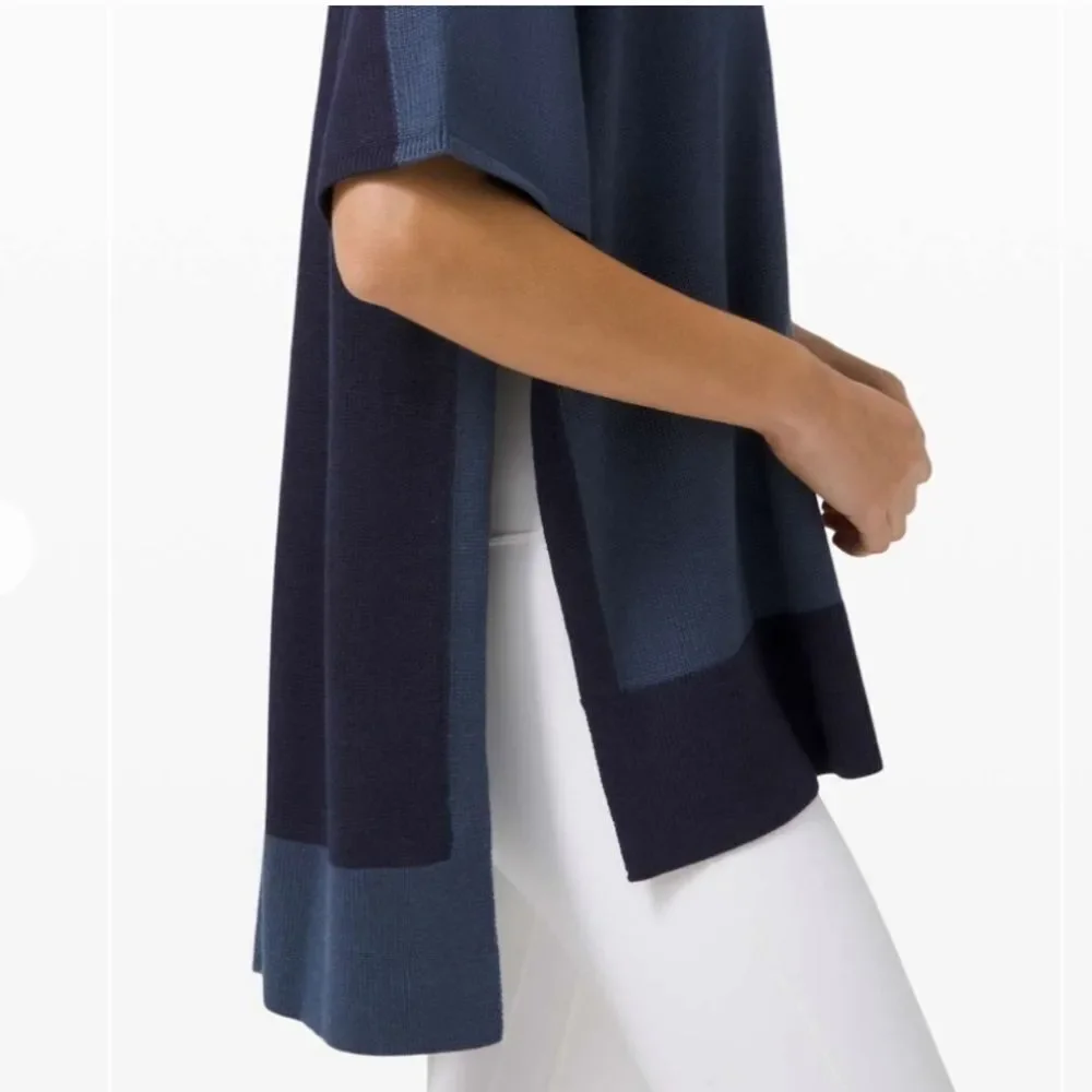 Lululemon Opened Up Poncho Blue Hood XS/S